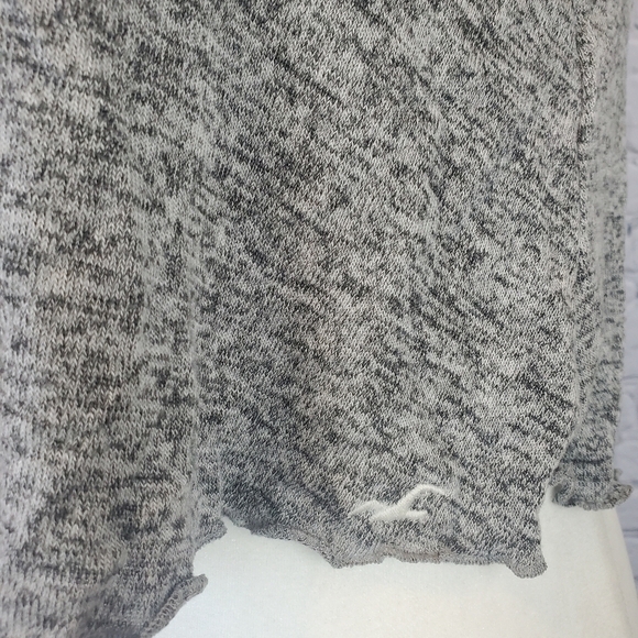 HOLLISTER Vee Neck Crop Top Grey sz. XS - Picture 8 of 9